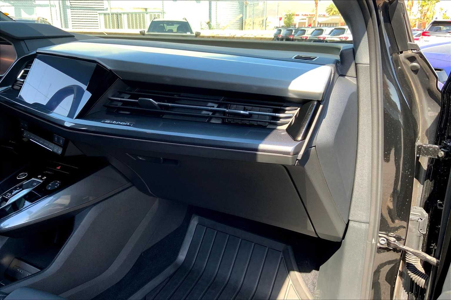 2024 Audi Q4 E-tron Sportback Premium Plus photo 15