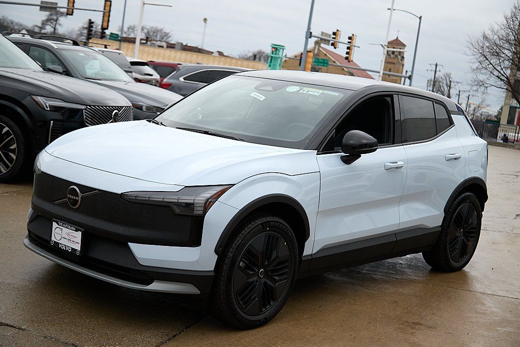 2026 VOLVO EX30 CC - Image 5