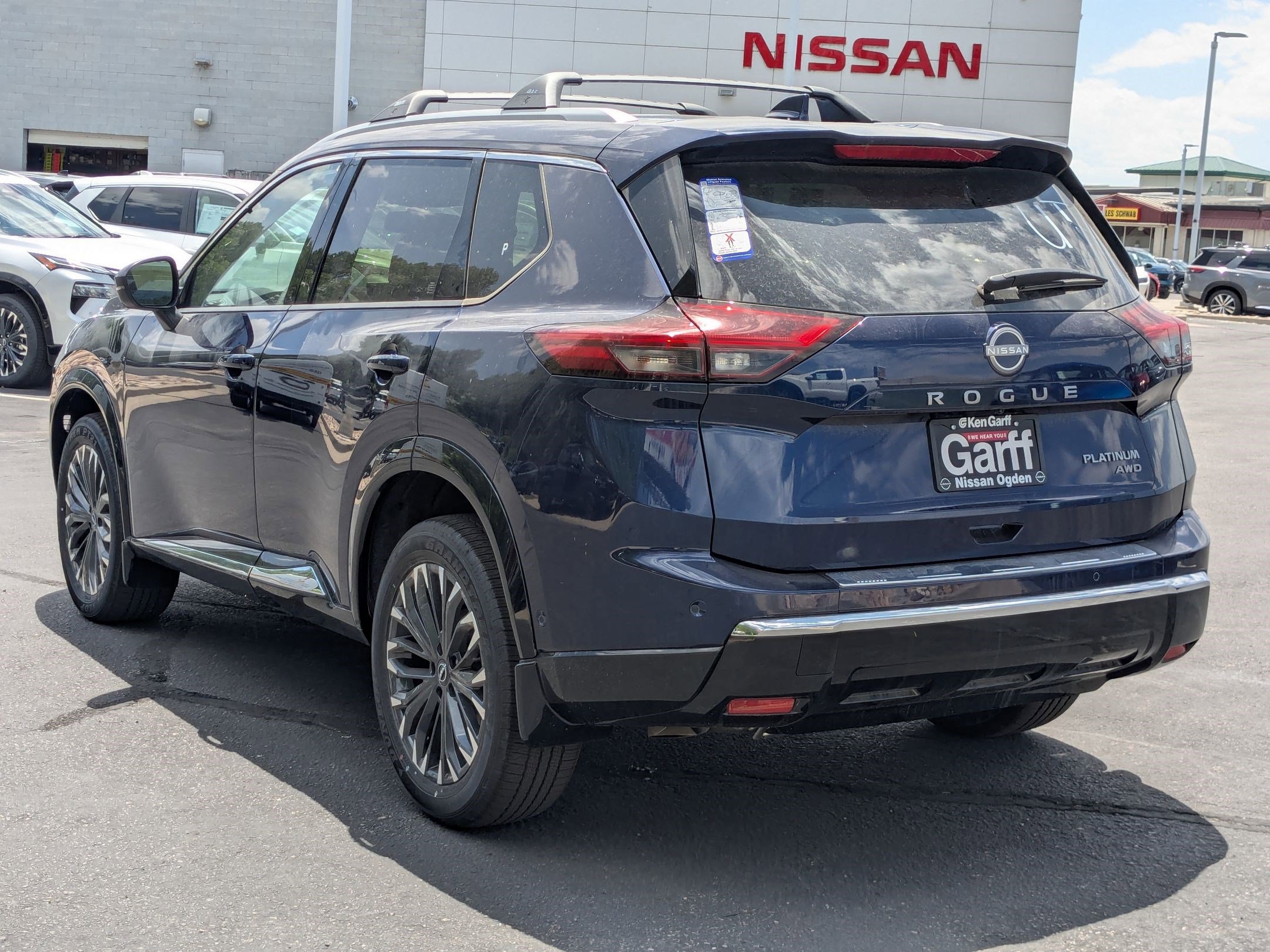 2025 Nissan Rogue Platinum photo 4