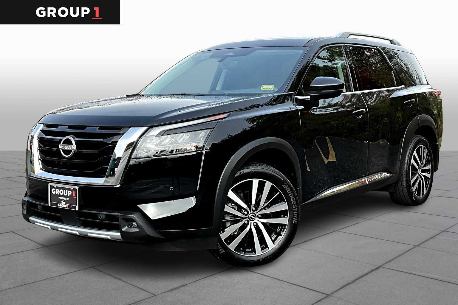 2025 Nissan Pathfinder Platinum's photo