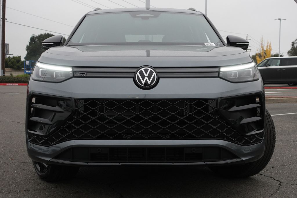 2026 Volkswagen Tiguan SE R-Line Black photo 2