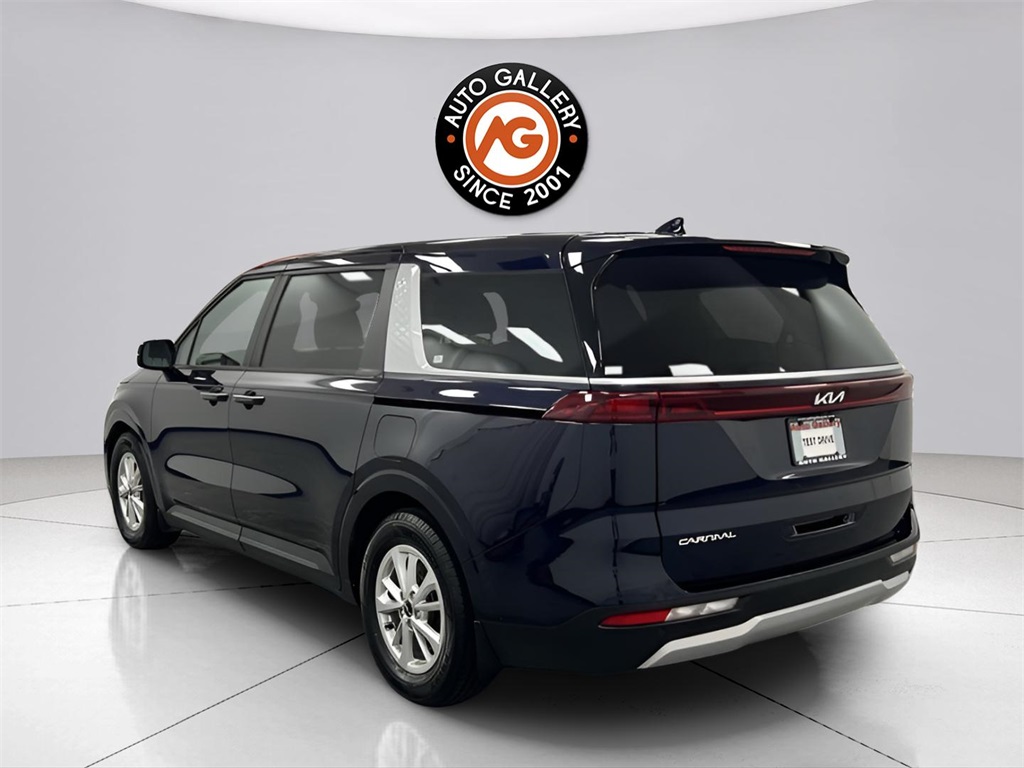 2023 Kia Carnival LX photo 4