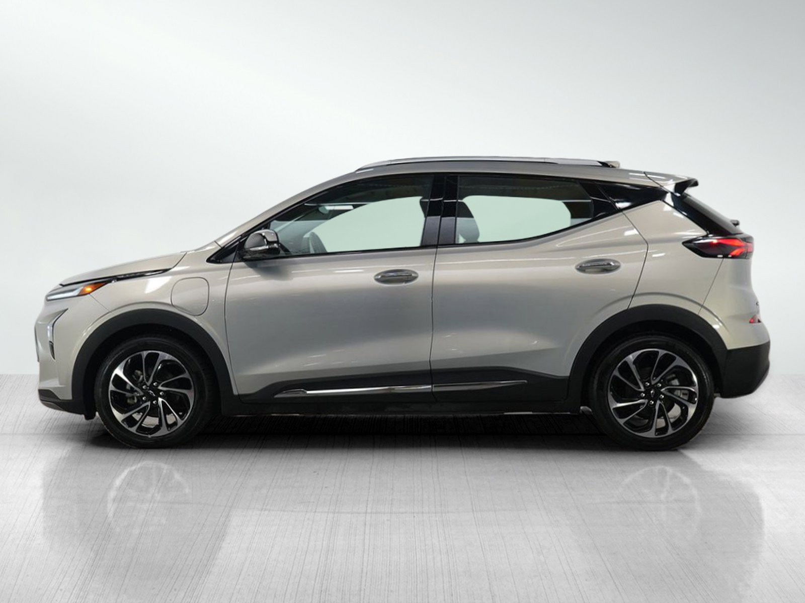 Used 2022 Chevrolet Bolt EUV Premier with VIN 1G1FZ6S0XN4119392 for sale in White Bear Lake, Minnesota