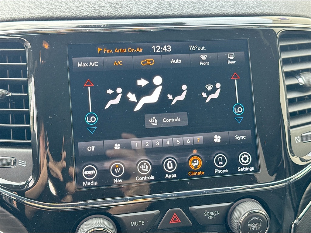 2021 Jeep Grand Cherokee Anniversary Edition photo 17