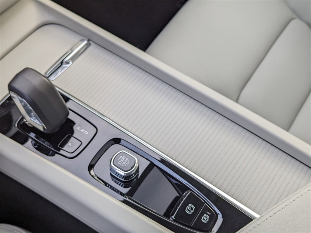 2024 Volvo S60 B5 Core photo 18