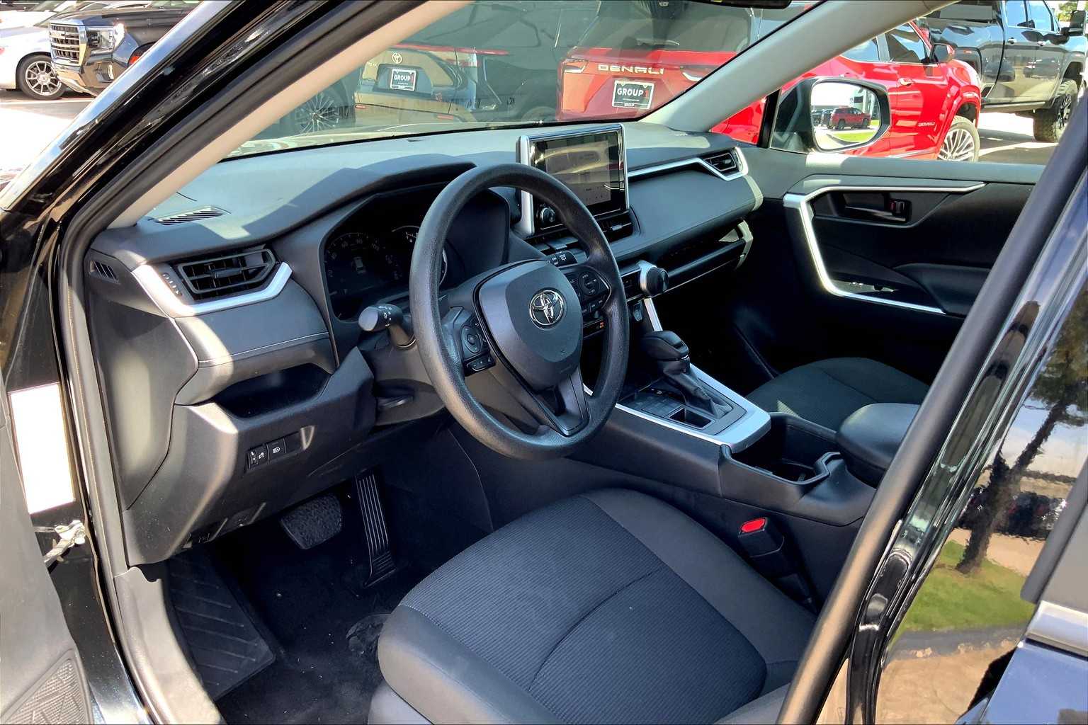2024 Toyota RAV4 LE photo 14