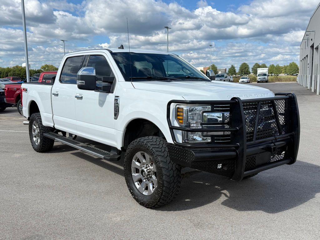 2019 Ford F-250 Lariat photo 2
