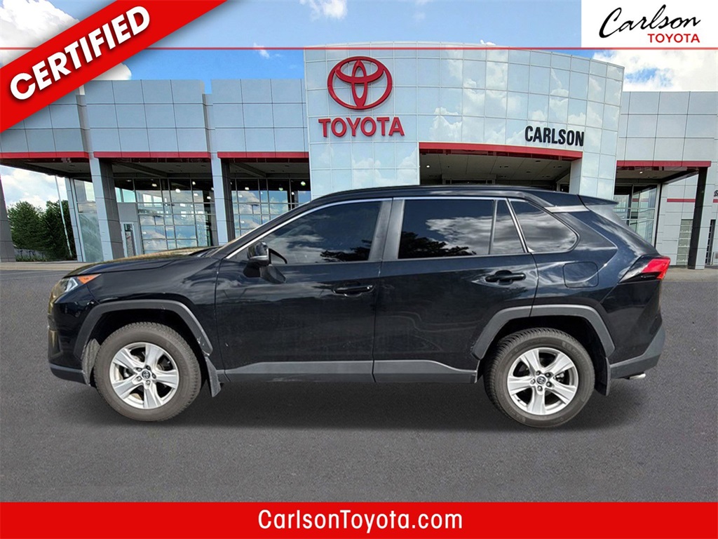 2021 Toyota RAV4 XLE's photo