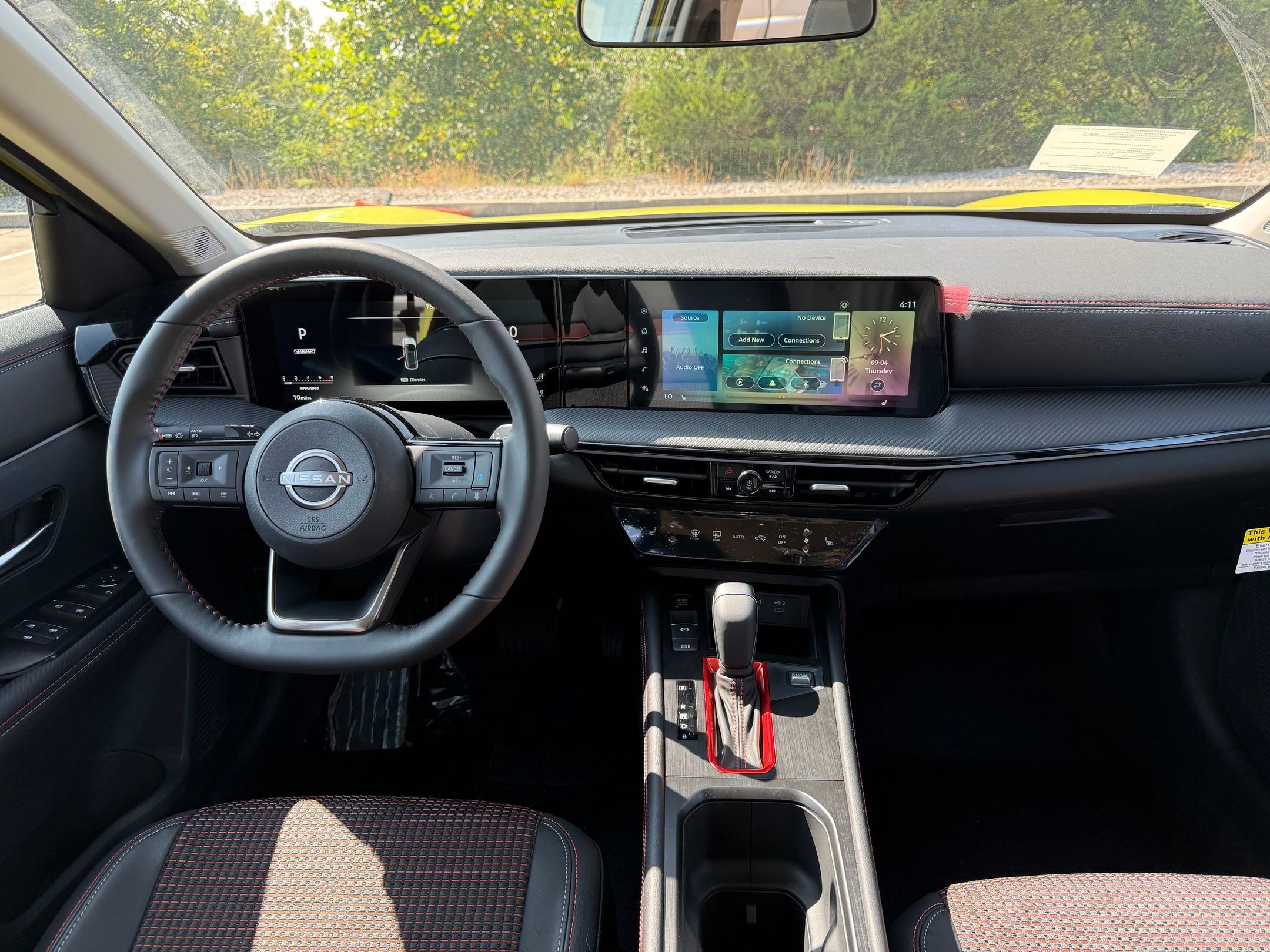 2025 Nissan Kicks SR photo 10