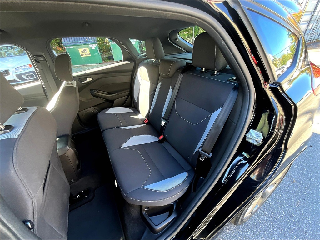 2017 Ford Focus ST photo 14