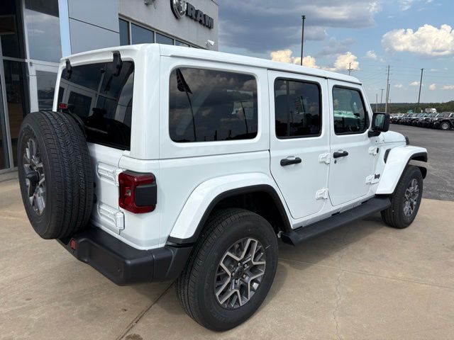 2025 Jeep Wrangler Sahara photo 4