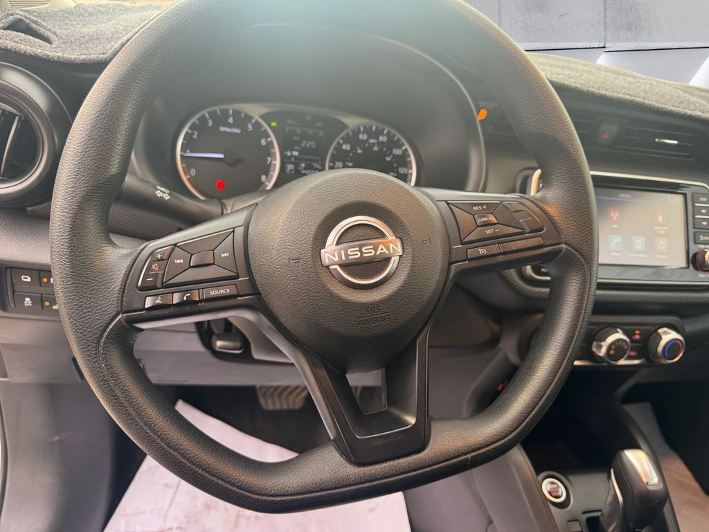 2023 Nissan Kicks S photo 8
