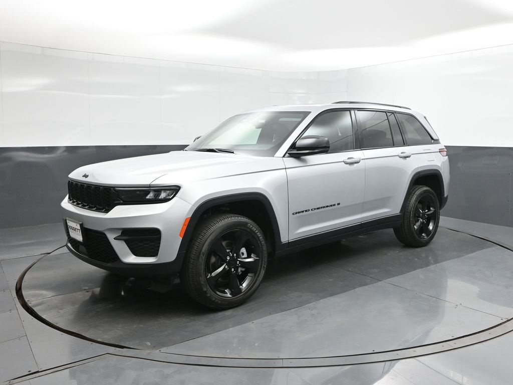 2025 Jeep Grand Cherokee Altitude's photo
