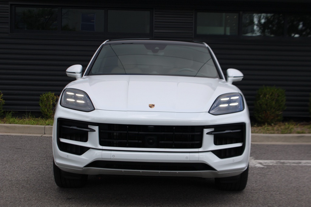 2024 Porsche Cayenne Coupe photo 10