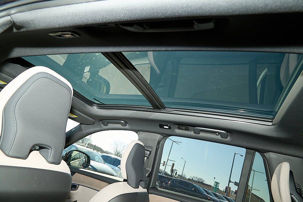 2026 VOLVO XC90 - Image 22