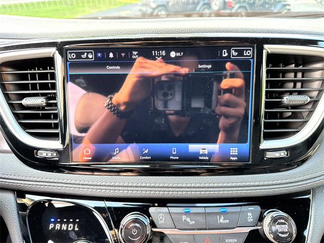 2025 Chrysler Pacifica photo 24