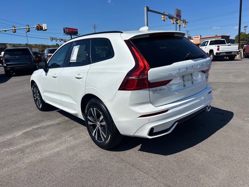 2025 Volvo XC60 B5 Core photo 3