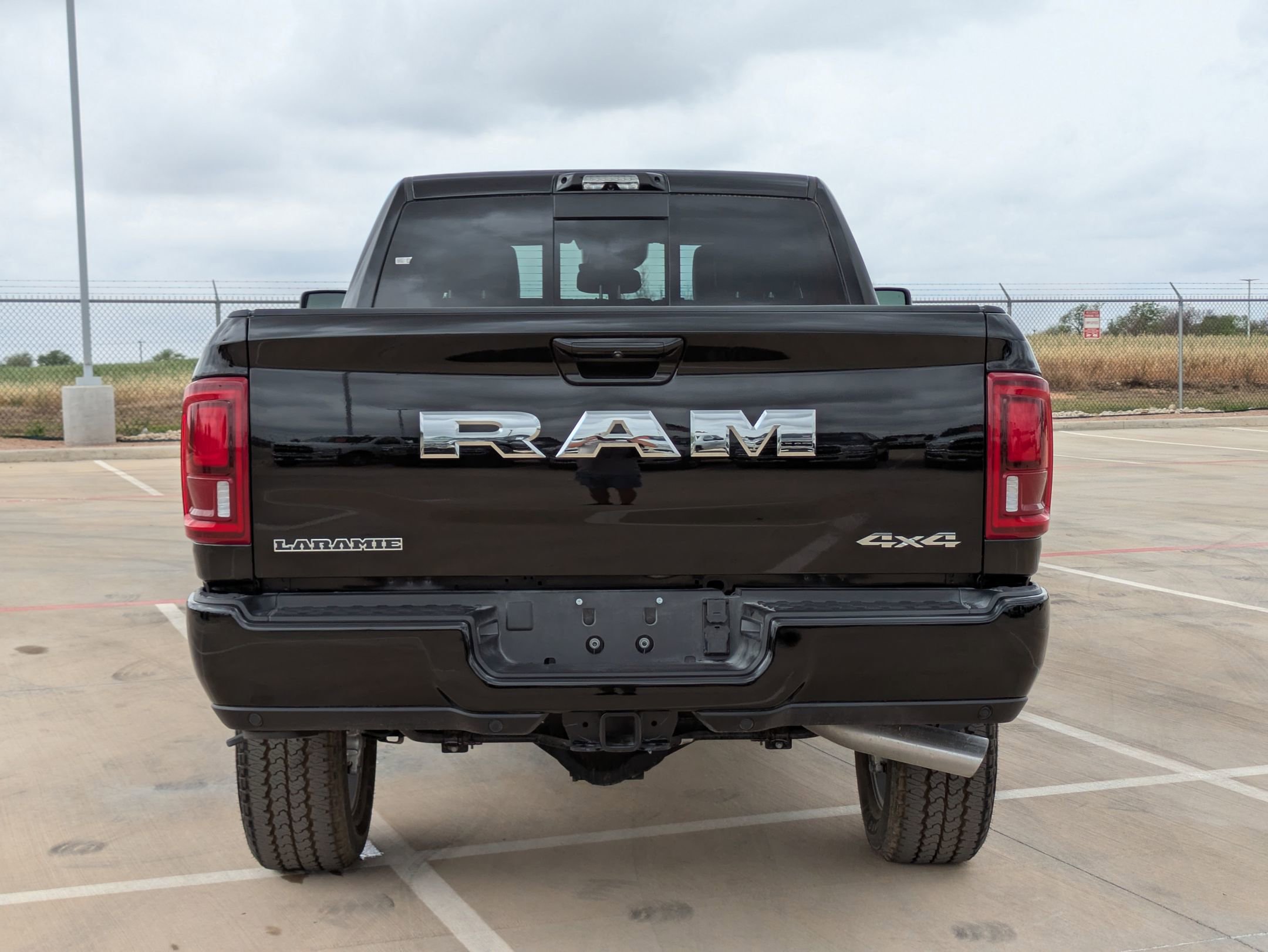 2025 Ram 2500 Laramie photo 4