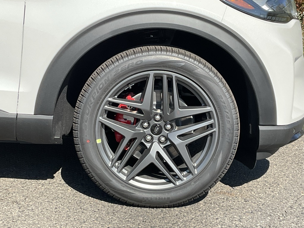 2025 Ford Explorer ST-Line photo 24