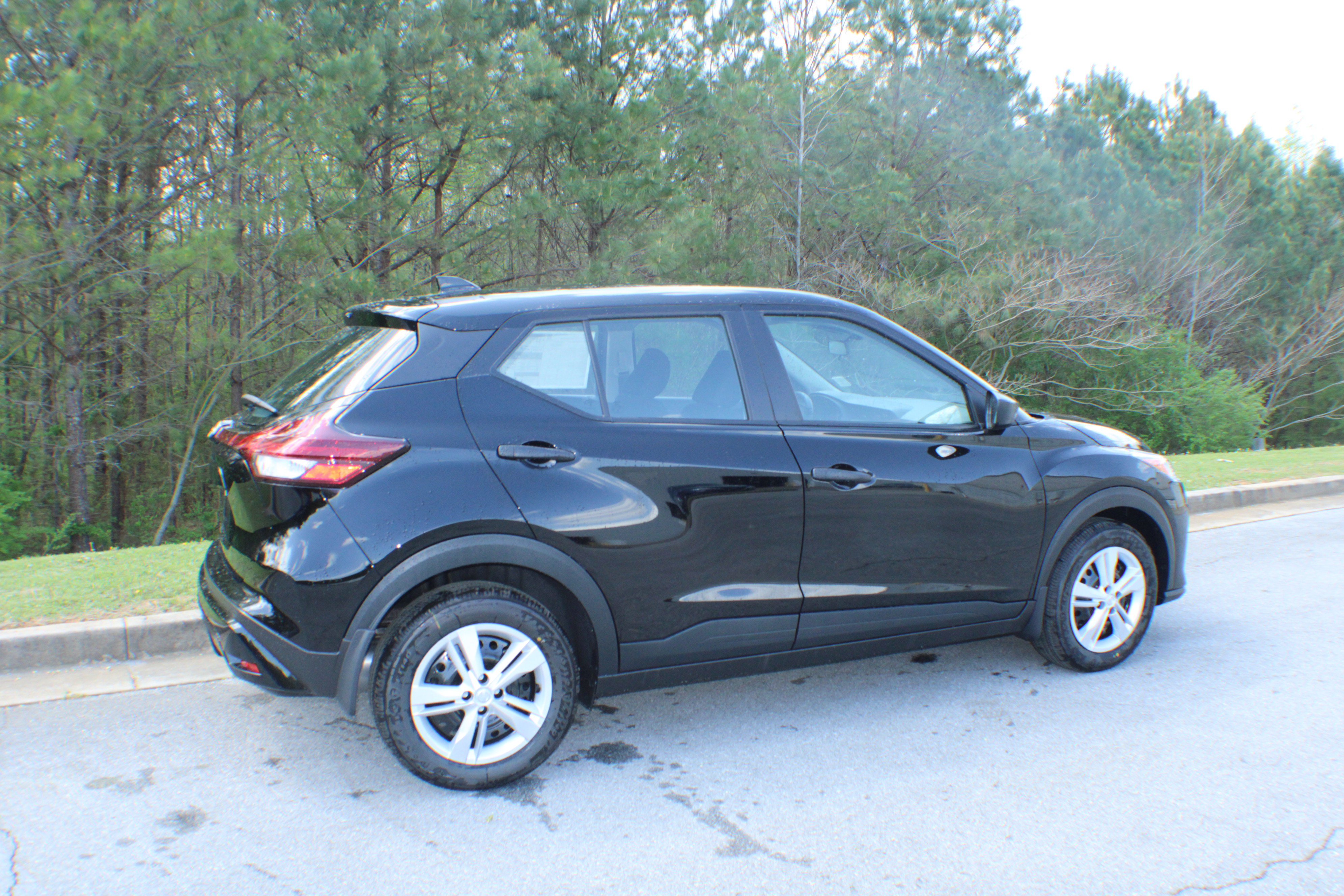 2025 Nissan Kicks Play S photo 2