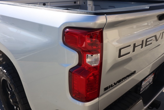 2022 Chevrolet Silverado 1500 Custom photo 6