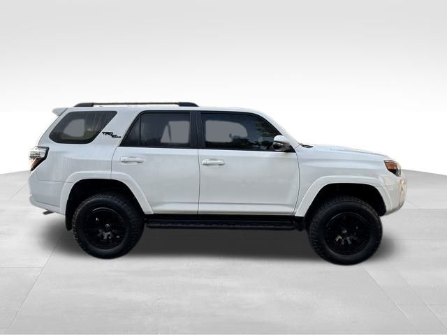 2019 Toyota 4Runner TRD Off-Road Premium photo 6