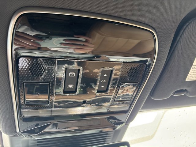 2023 Land Rover Range Rover SE photo 4