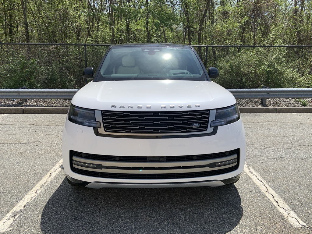 2025 Land Rover Range Rover SE photo 2