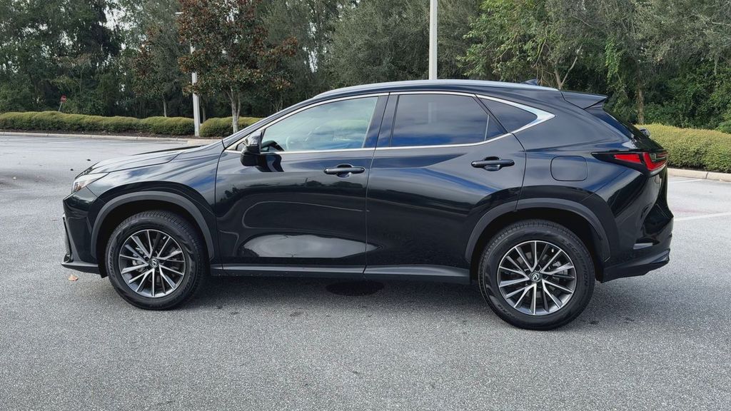 2022 Lexus NX 250 Premium photo 4