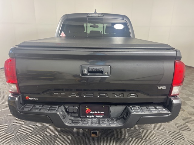 2017 Toyota Tacoma TRD Sport photo 6