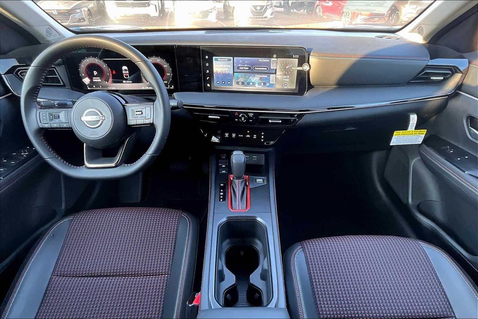 2025 Nissan Kicks SR photo 4