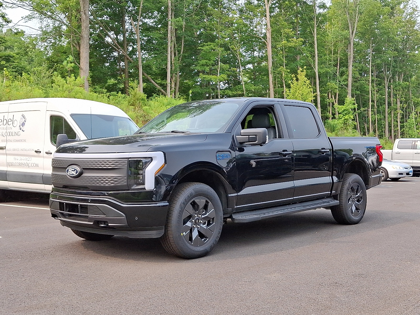 2025 Ford F-150 Lightning photo 2