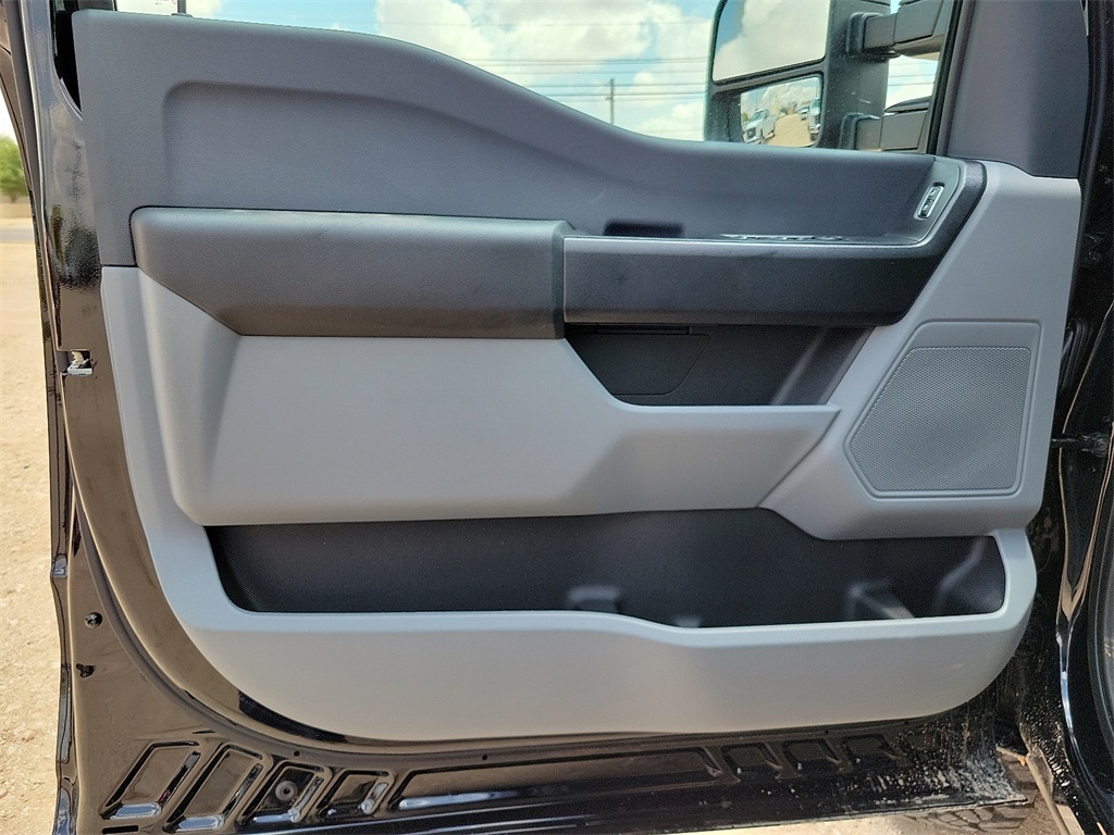 2025 Ford F-350 photo 18
