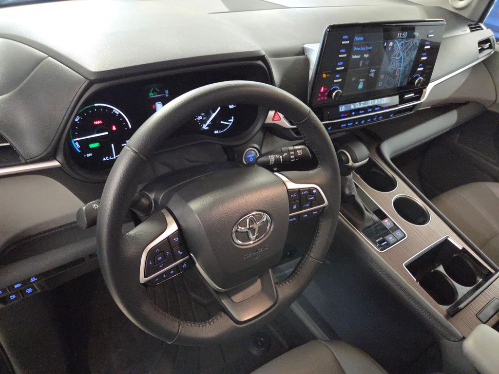 2024 Toyota Sienna XLE photo 15