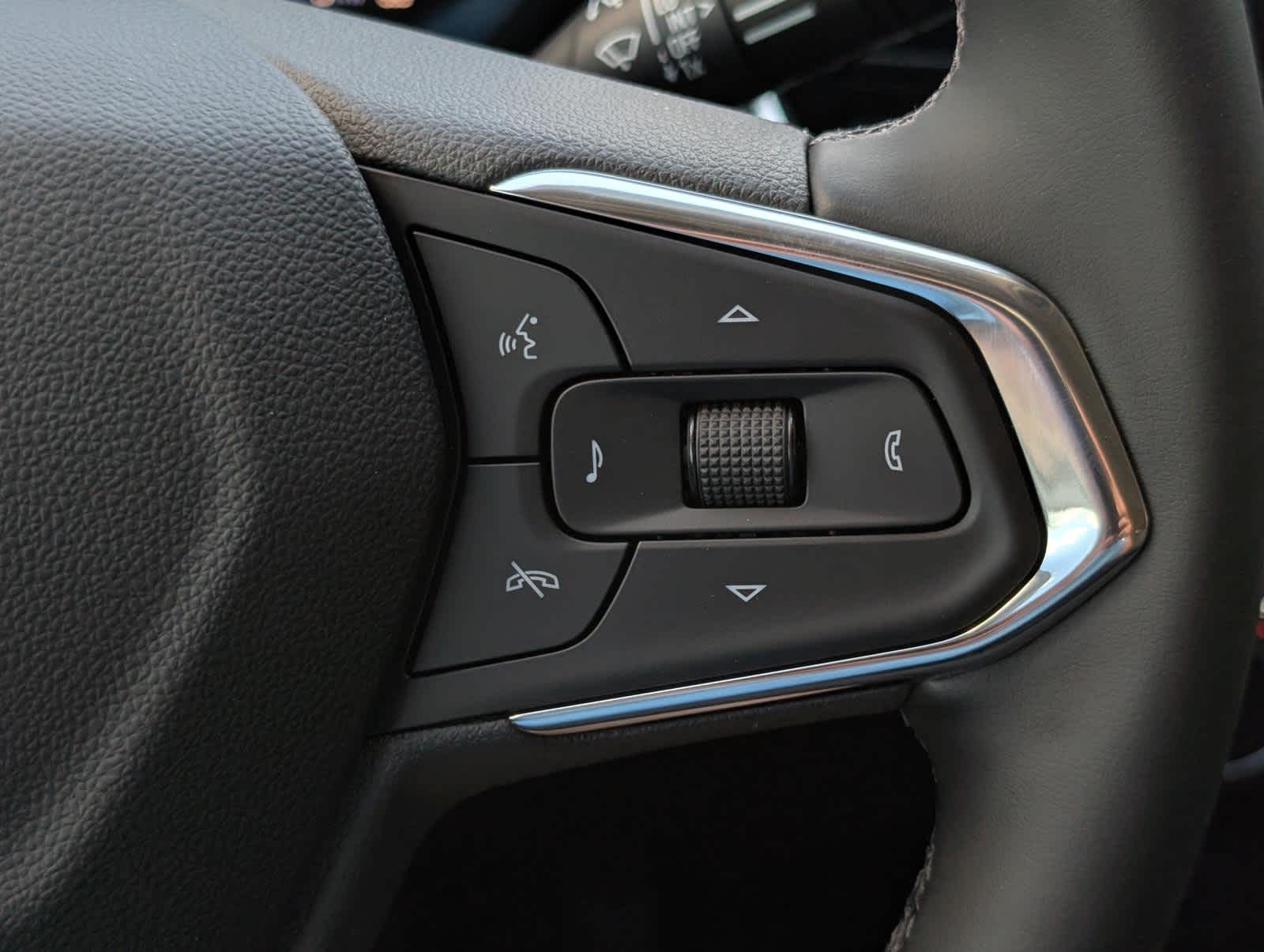 2025 Chevrolet Trax LT photo 22
