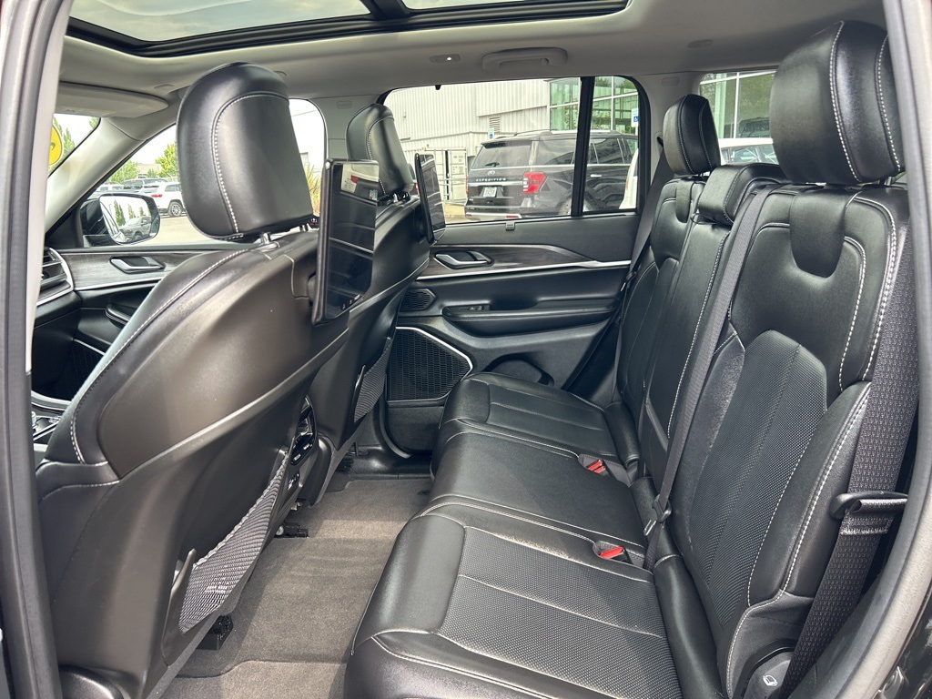 2023 Jeep Cherokee Base photo 11