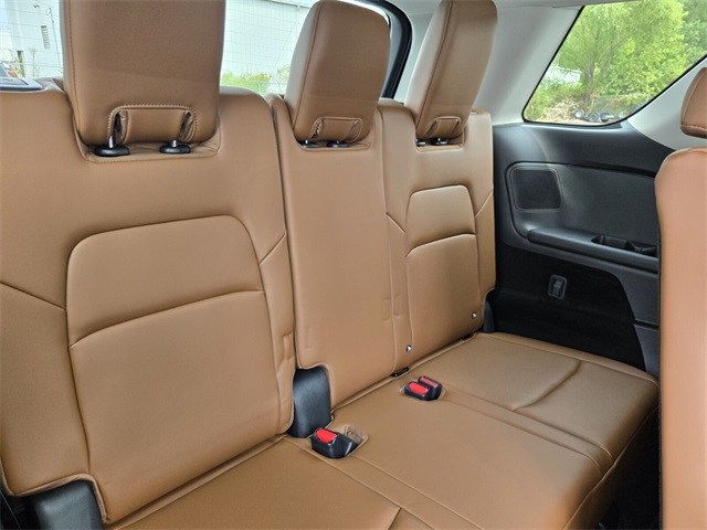 2025 Nissan Pathfinder Platinum photo 14