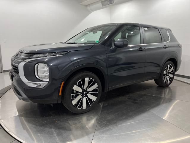 2025 Mitsubishi Outlander SE's photo