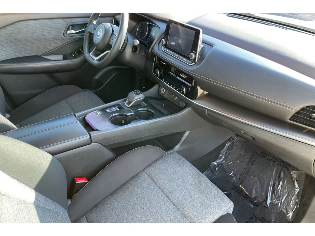 2021 Nissan Rogue SV photo 17