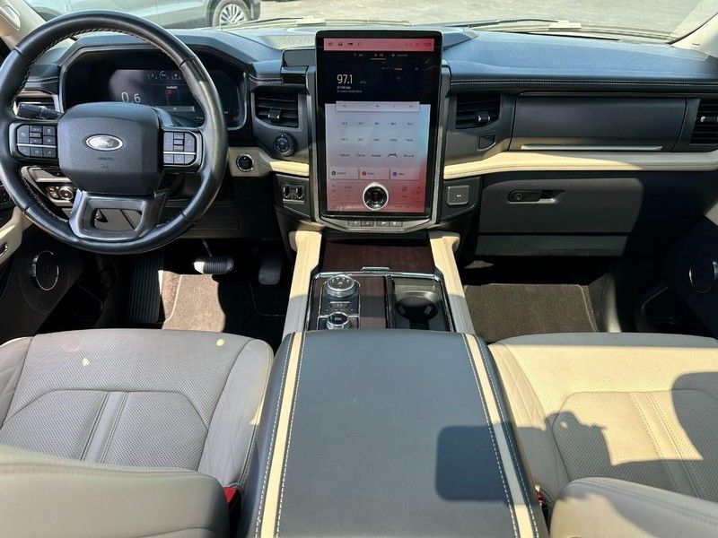 2023 Ford Expedition MAX Platinum photo 10