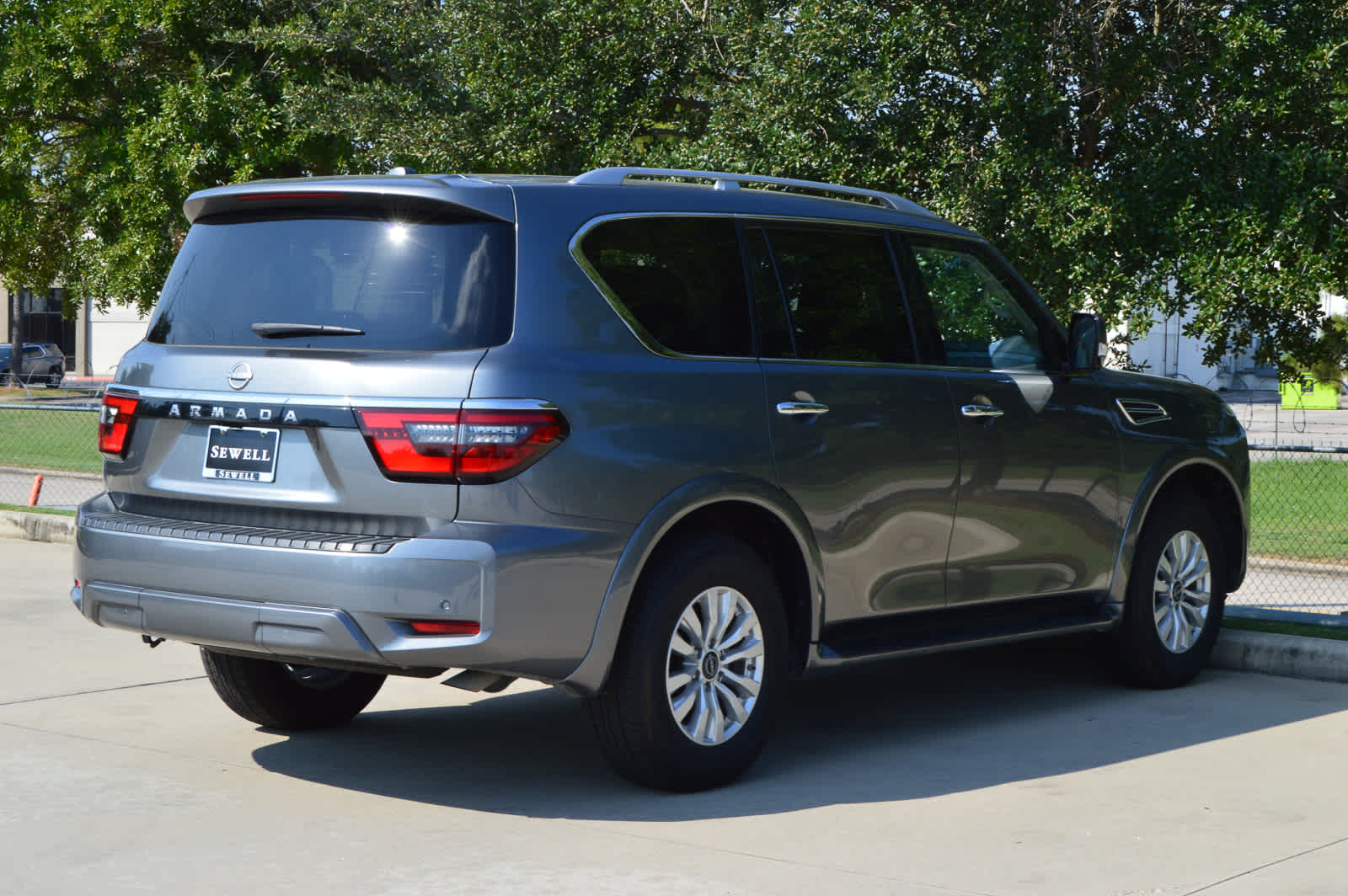 2024 Nissan Armada SV photo 4
