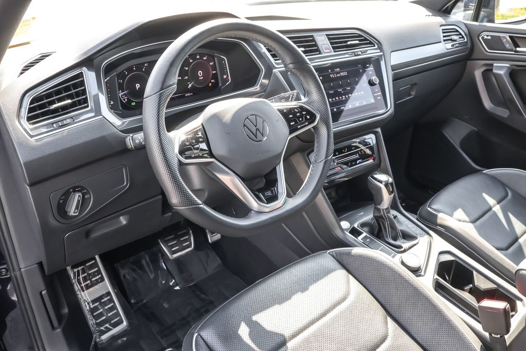 2023 Volkswagen Tiguan SEL R-Line Black photo 3