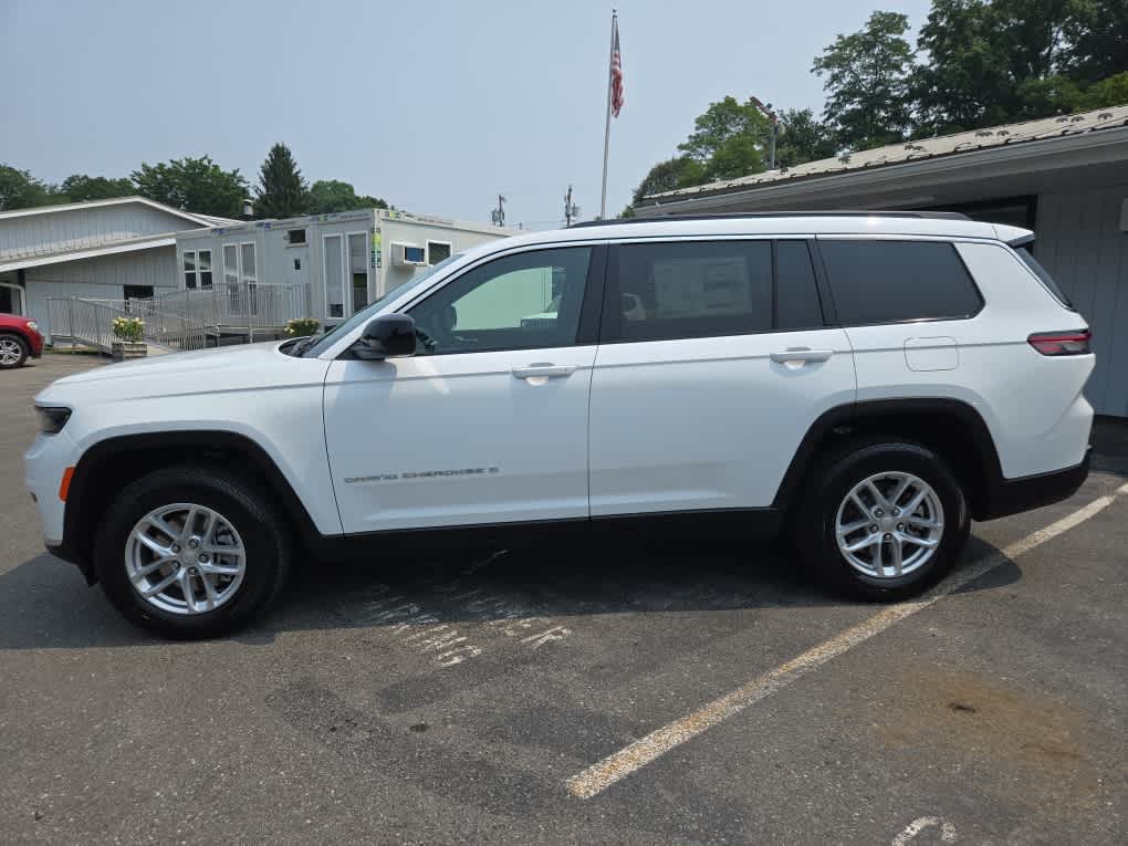 2025 Jeep Grand Cherokee Laredo X photo 3