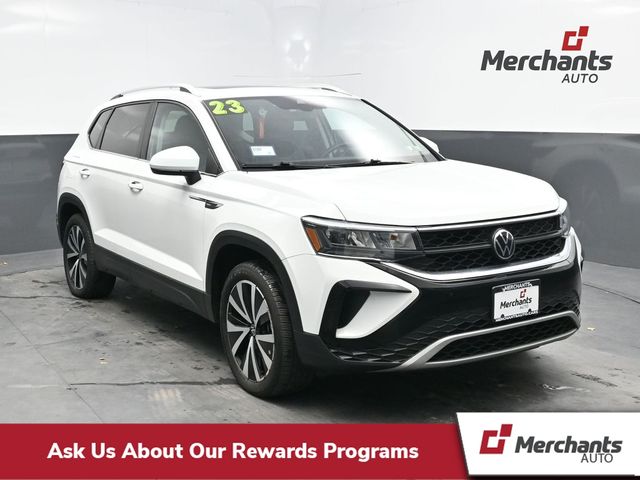 2023 Volkswagen Taos SE's photo