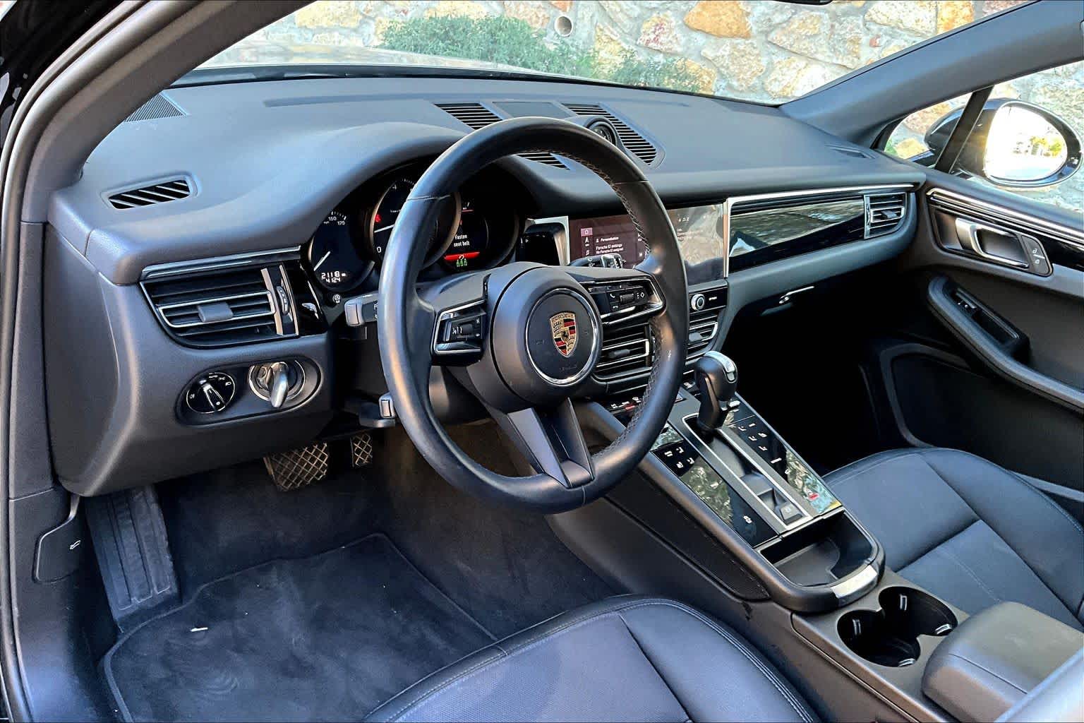 2023 Porsche Macan T photo 4