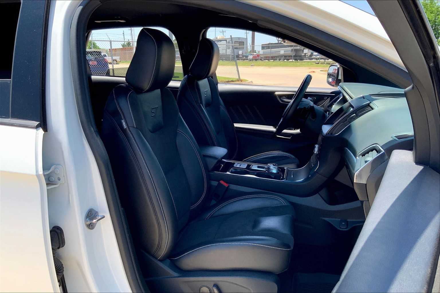 2020 Ford Edge ST photo 8