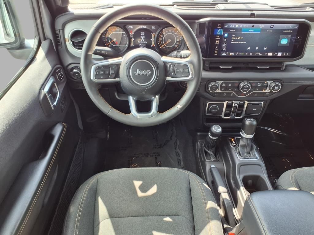 2024 Jeep Wrangler Sahara photo 4