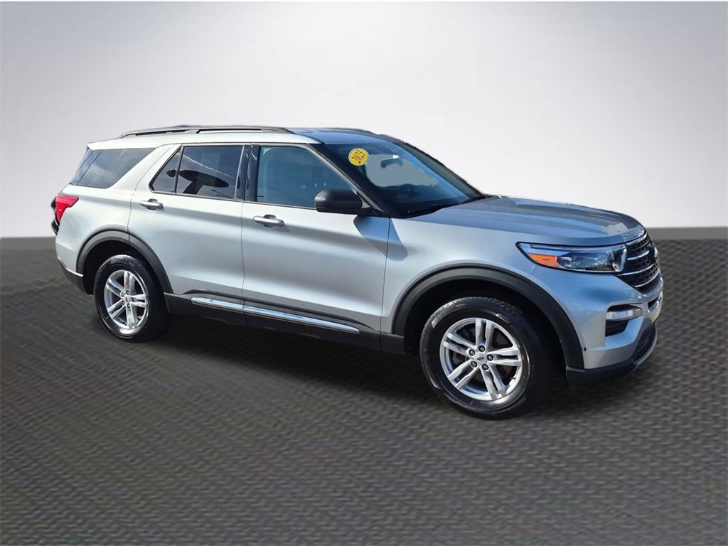 2023 Ford Explorer XLT photo 2
