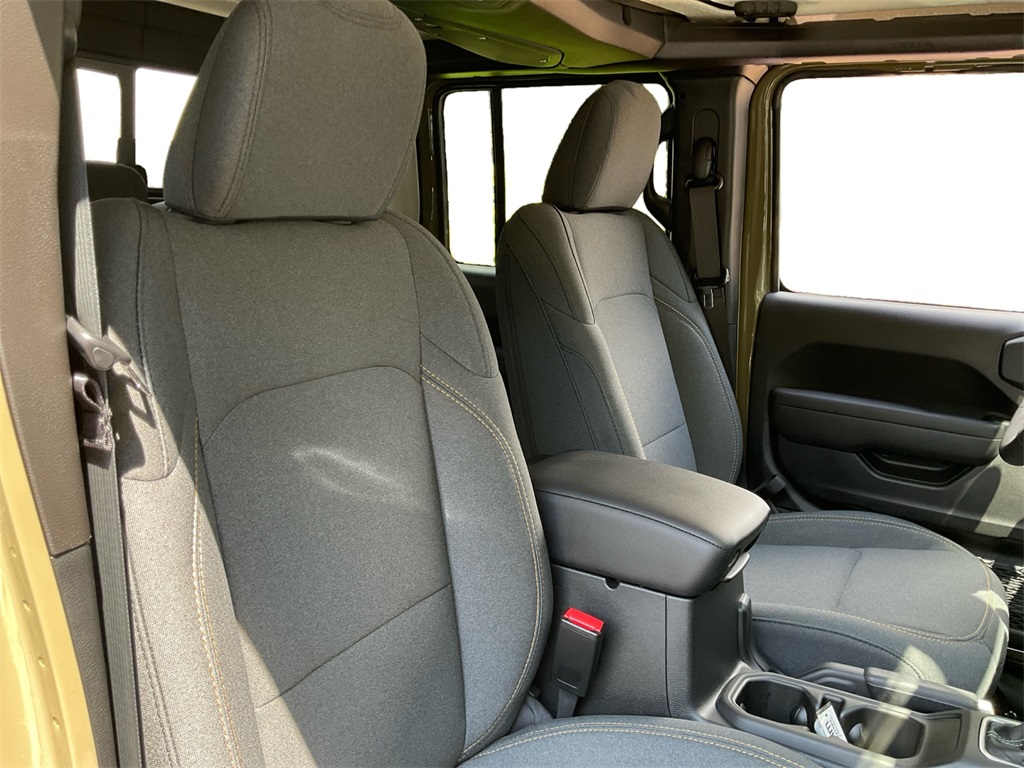 2025 Jeep Gladiator Sport S photo 26