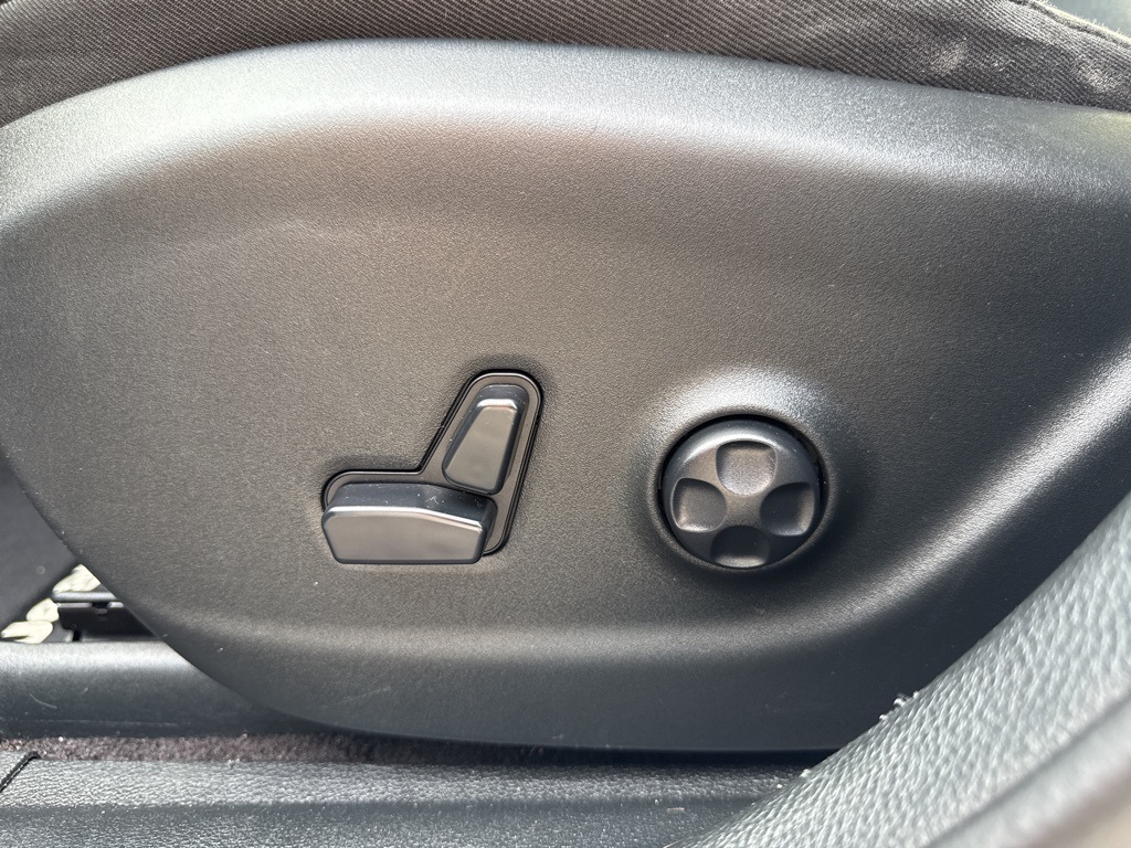 2019 Jeep Cherokee Latitude photo 28